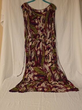 Erika Sleeveless Leaf-Print Maxi Dress in Magenta, Olive & Cream